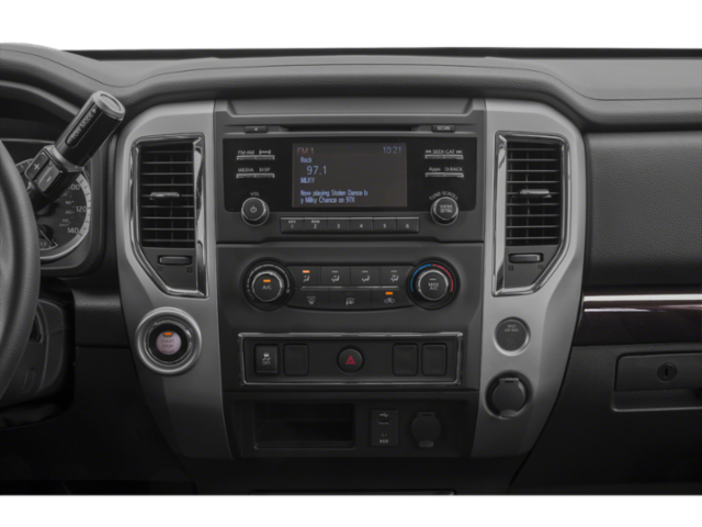 2018 Nissan Titan Crew Cab SV photo 4