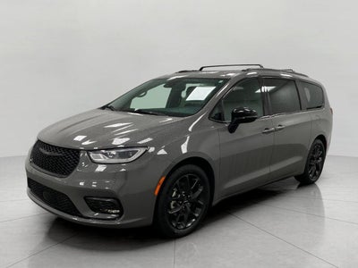 2025 Chrysler Pacifica Limited FWD