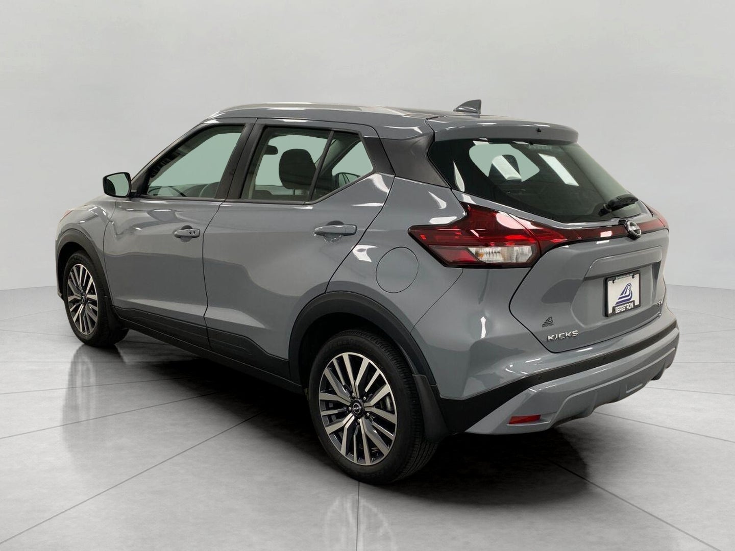 2024 Nissan Kicks SV FWD