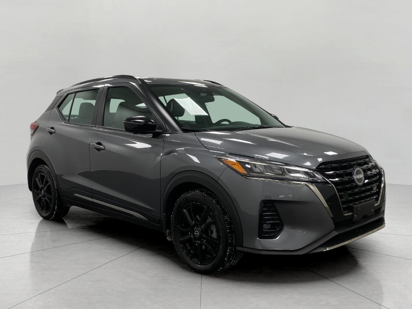 2023 Nissan Kicks SR FWD