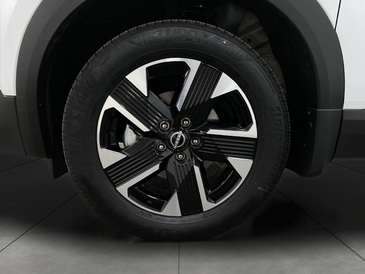 2025 Nissan Kicks SV AWD