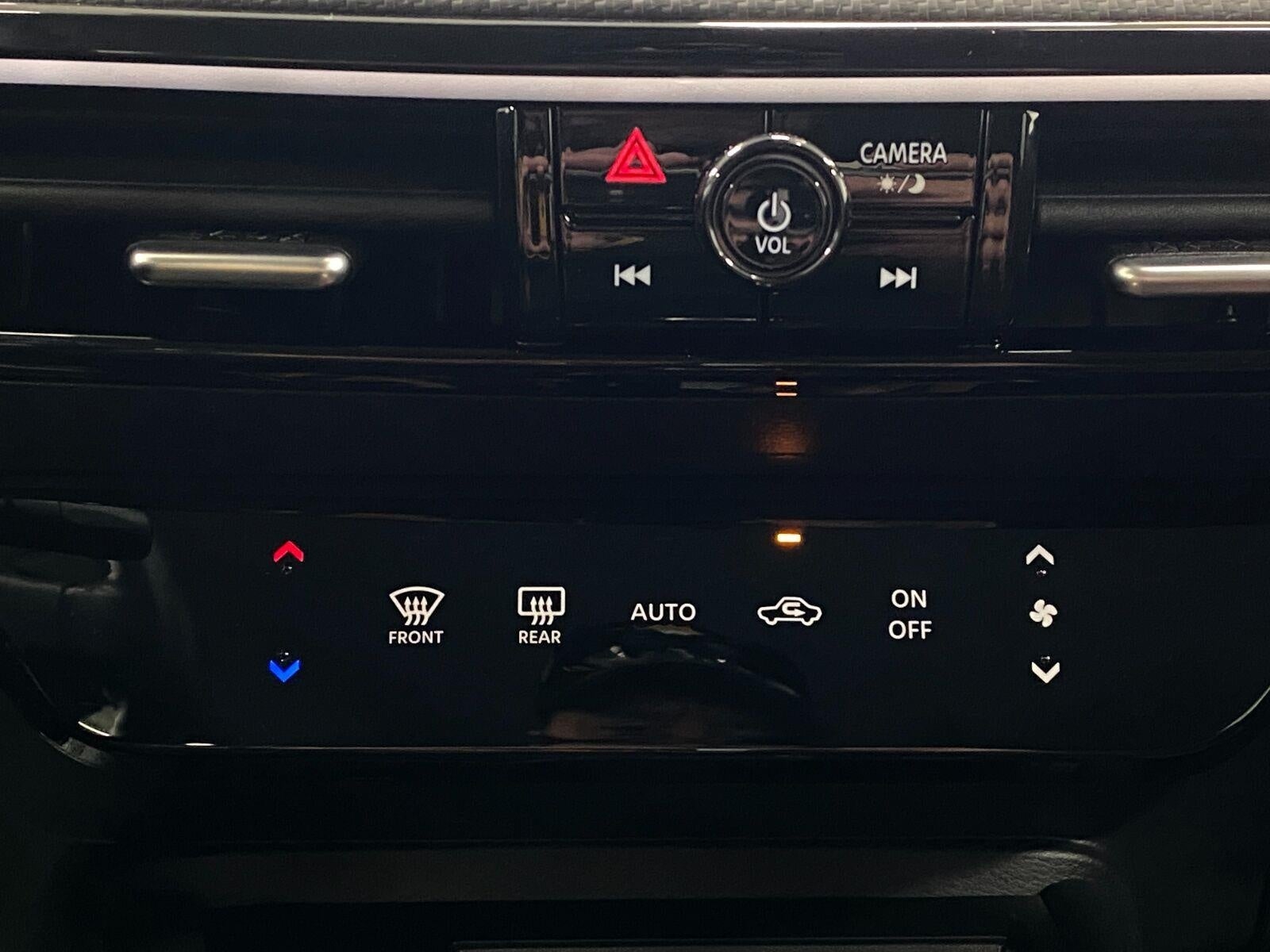 2025 Nissan Kicks SR AWD