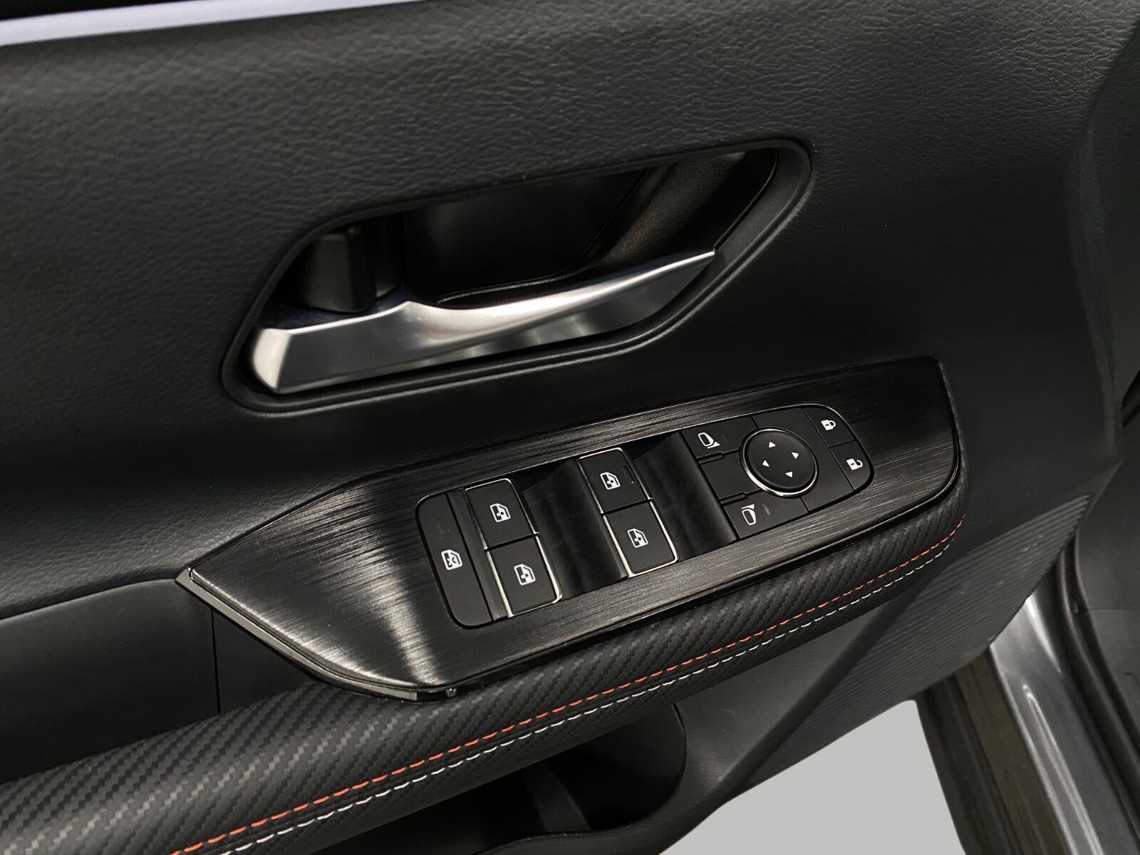2025 Nissan Kicks SR AWD
