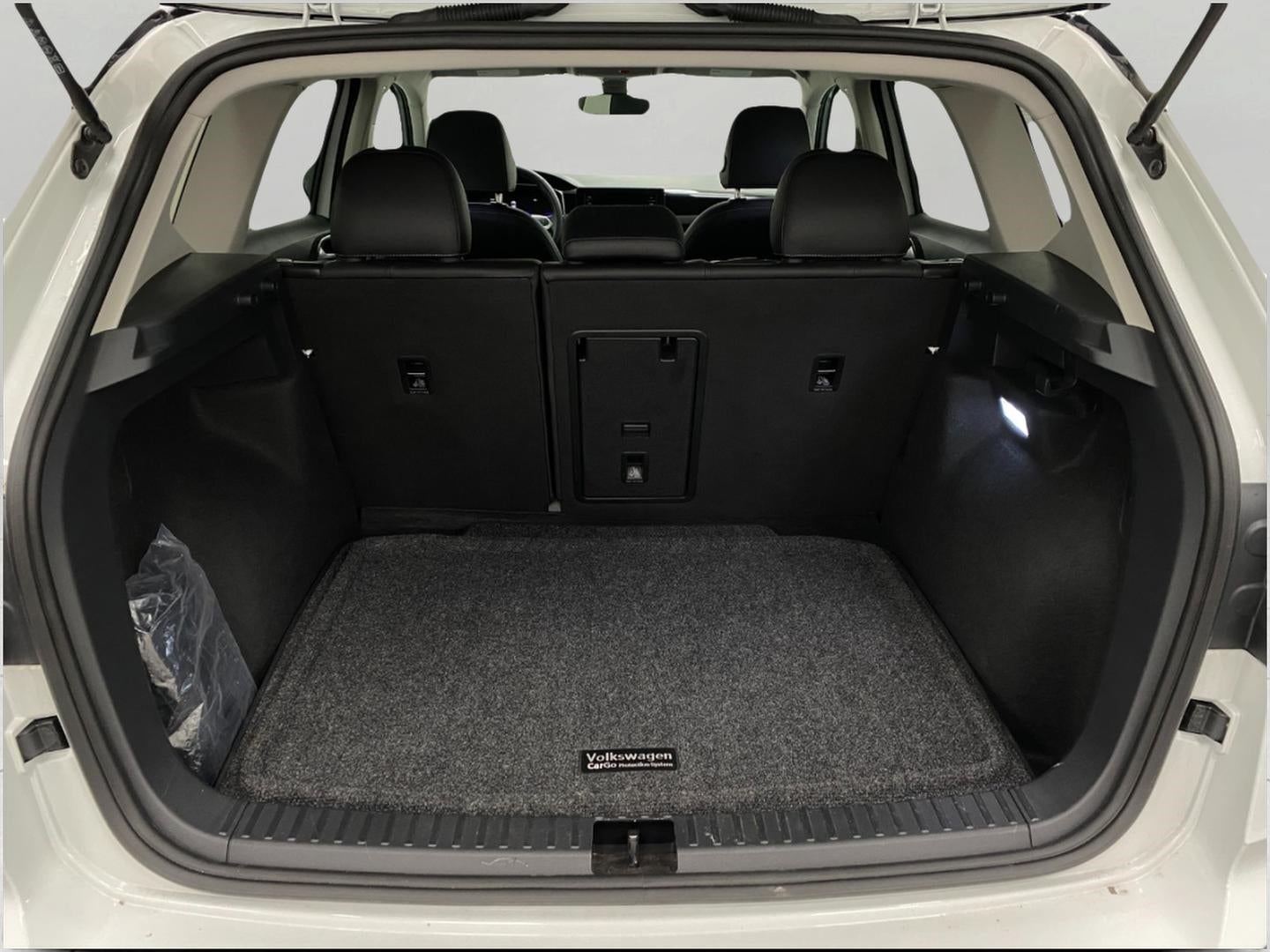 2025 Volkswagen Taos SE Black 4MOTION