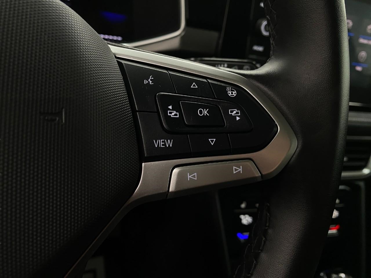 2025 Volkswagen Taos SE Black 4MOTION