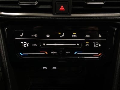 2025 Volkswagen Taos SE Black 4MOTION