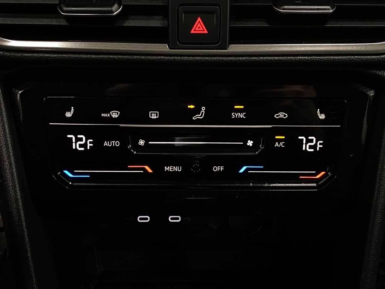 2025 Volkswagen Taos SE Black 4MOTION