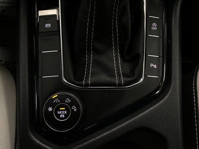 2025 Volkswagen Taos SE 4MOTION