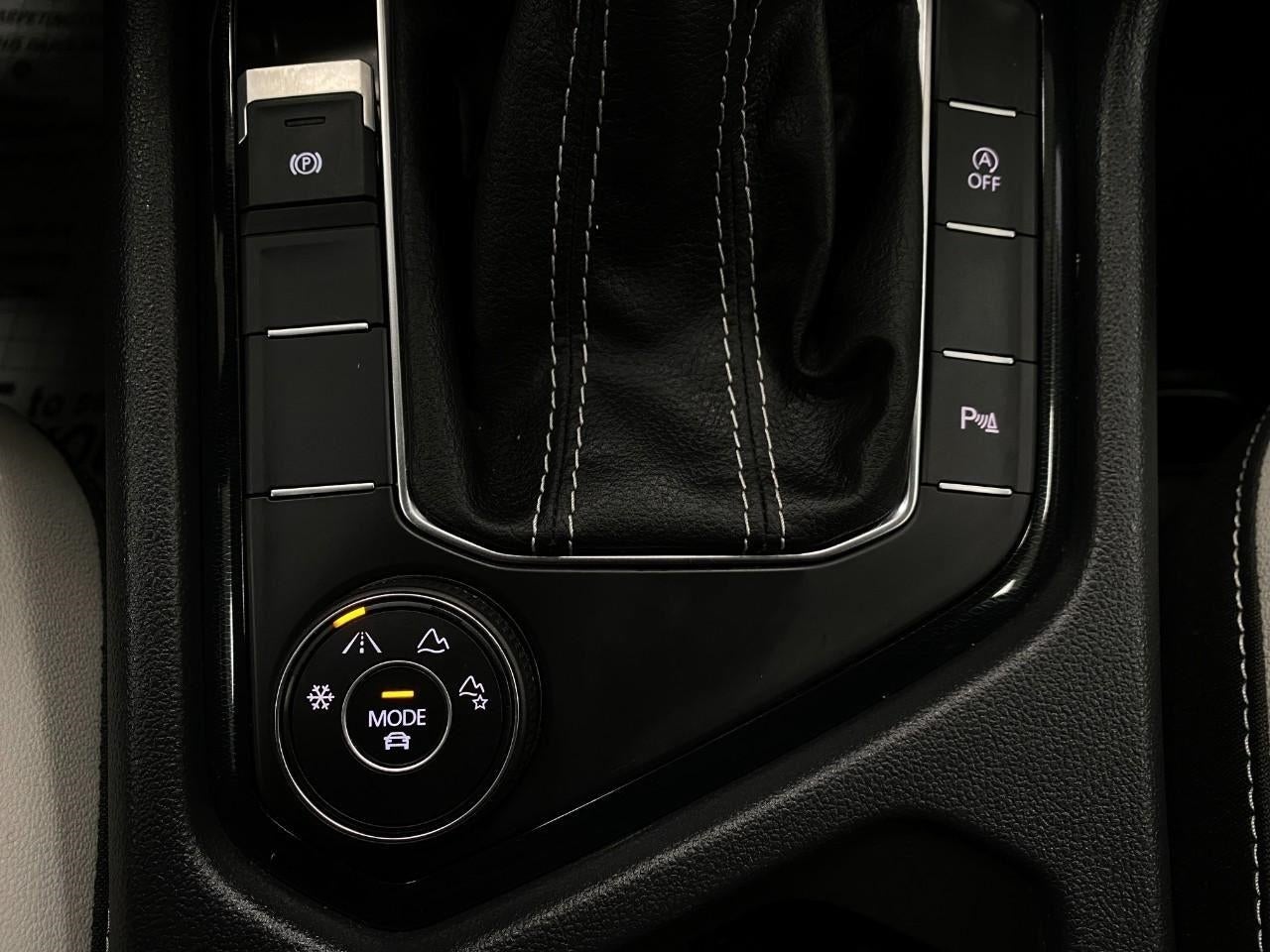 2025 Volkswagen Taos SE 4MOTION