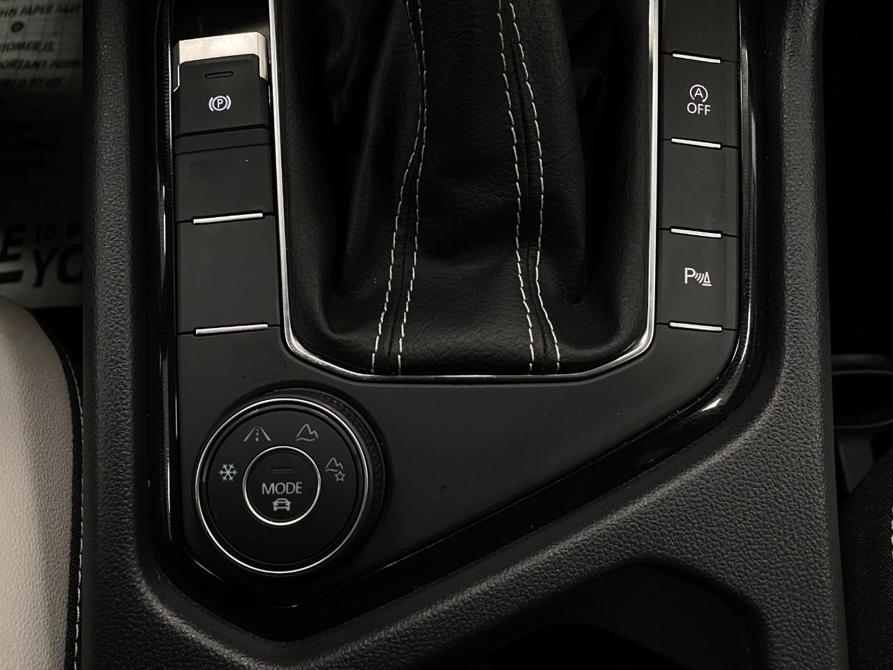 2025 Volkswagen Taos SE 4MOTION