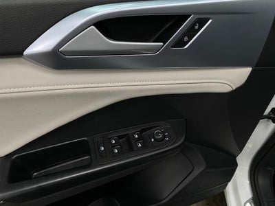 2025 Volkswagen Taos SE 4MOTION