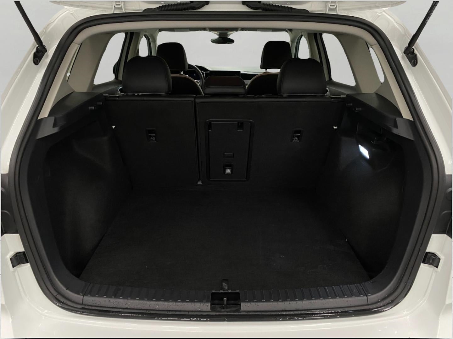 2025 Volkswagen Taos SE 4MOTION