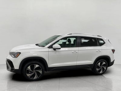 2025 Volkswagen Taos SE 4MOTION