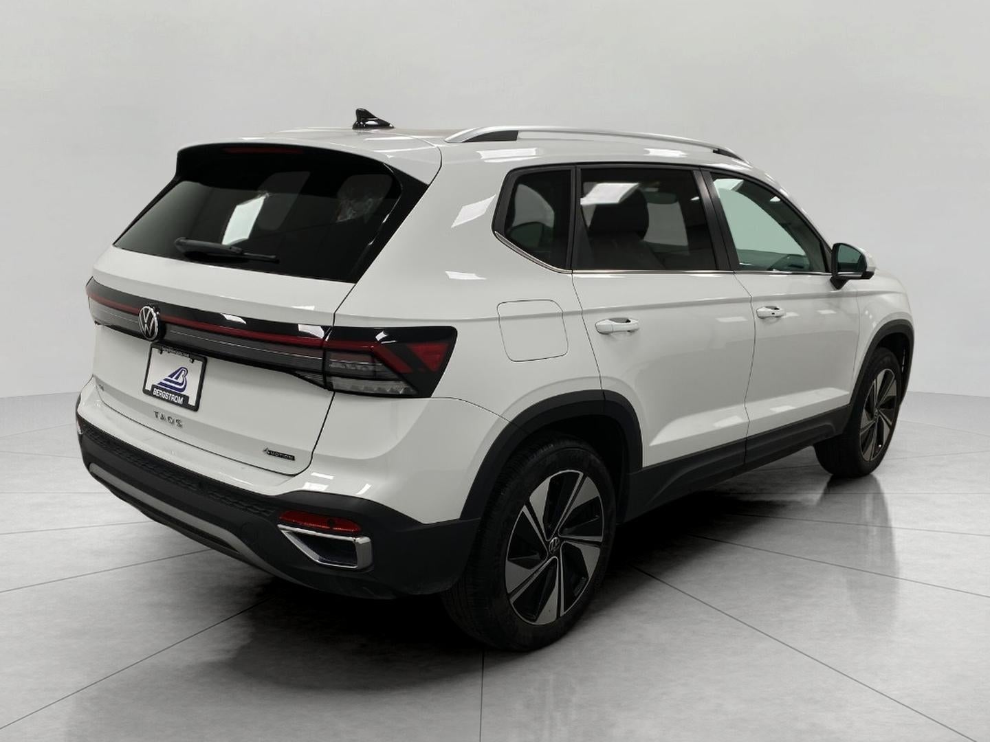 2025 Volkswagen Taos SE 4MOTION