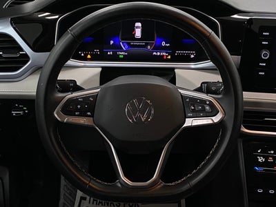 2025 Volkswagen Taos SE 4MOTION
