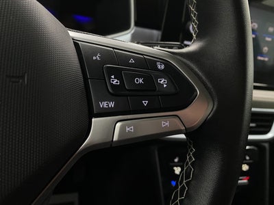 2025 Volkswagen Taos SE 4MOTION