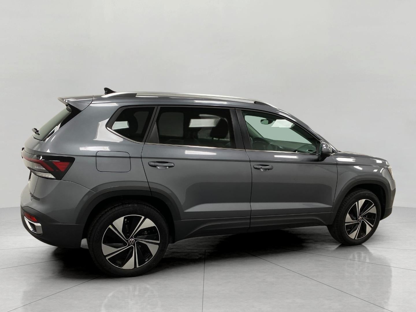 2025 Volkswagen Taos SE 4MOTION