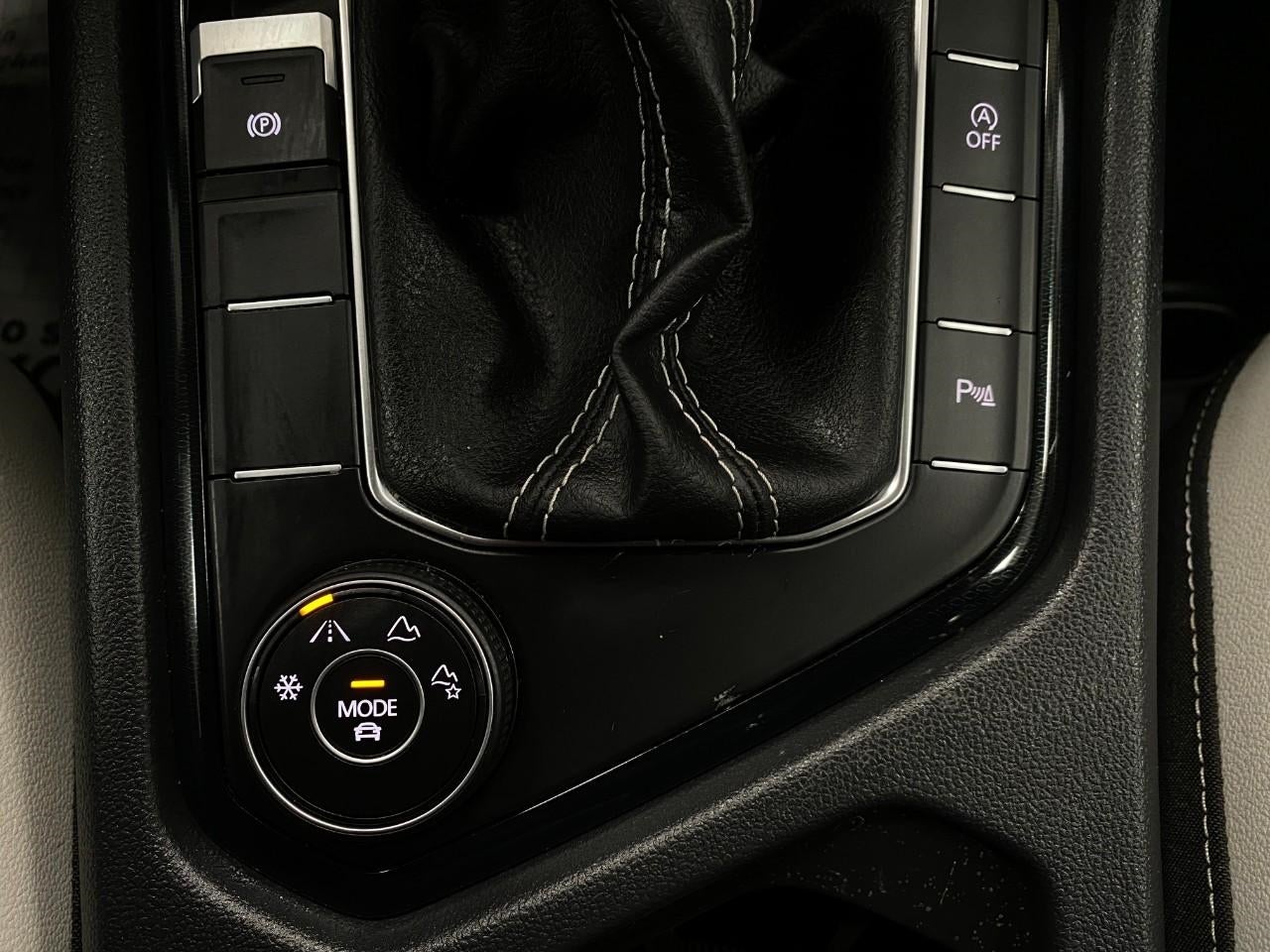 2025 Volkswagen Taos SE 4MOTION