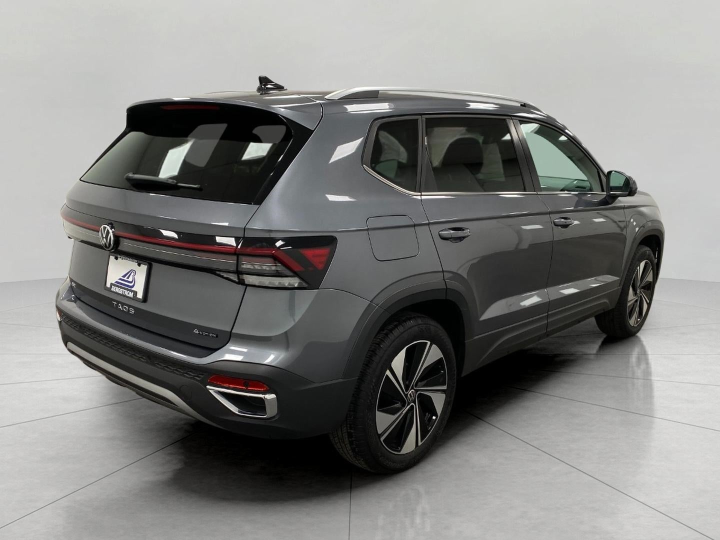 2025 Volkswagen Taos SE 4MOTION
