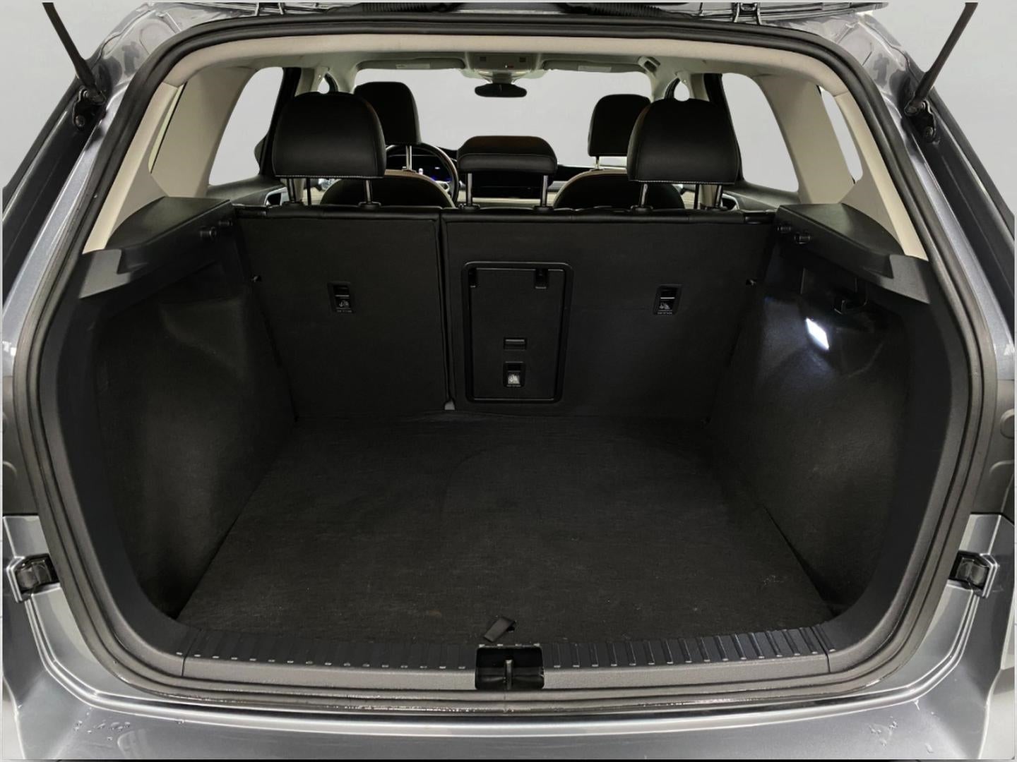 2025 Volkswagen Taos SE 4MOTION