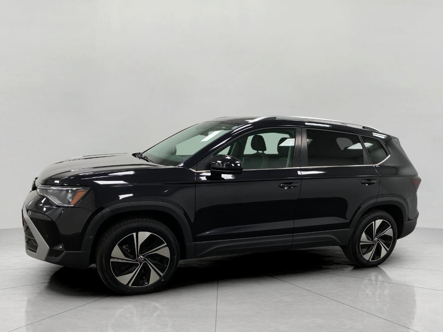 2025 Volkswagen Taos SE 4MOTION