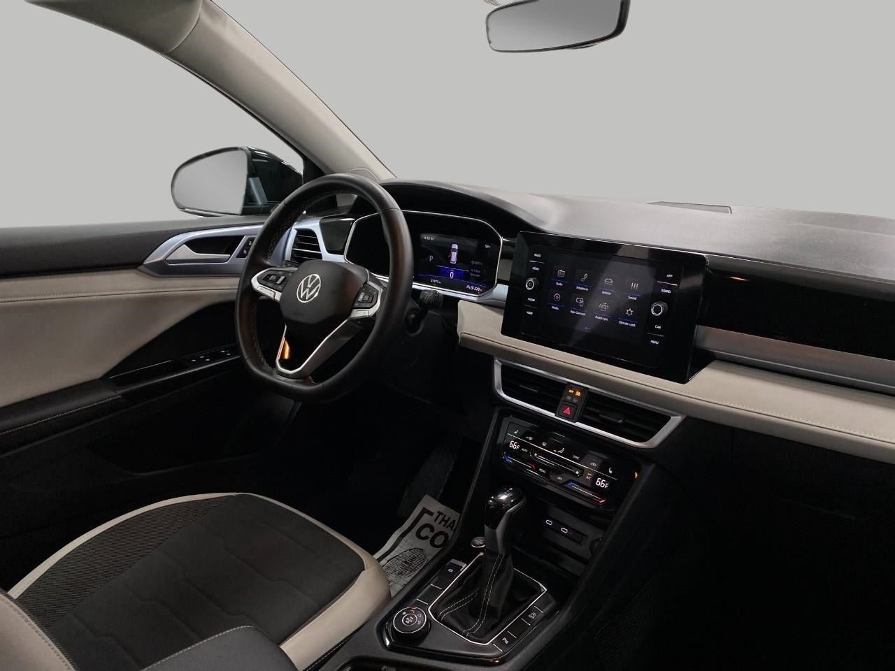 2025 Volkswagen Taos SE 4MOTION
