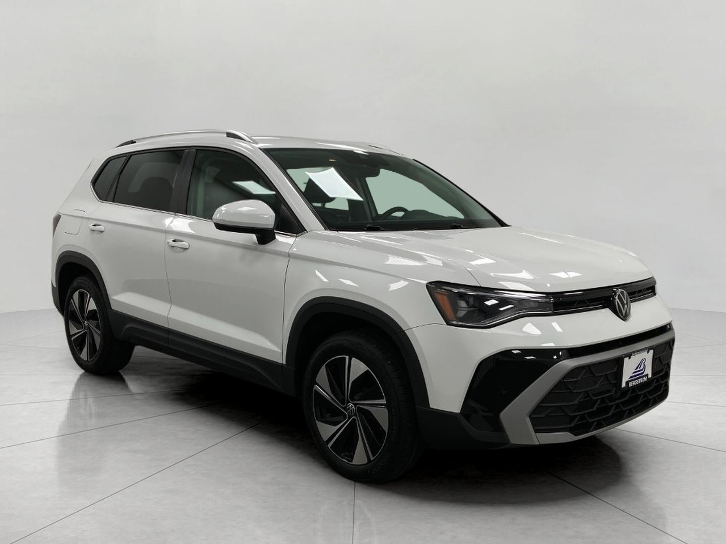 2025 Volkswagen Taos SE 4MOTION