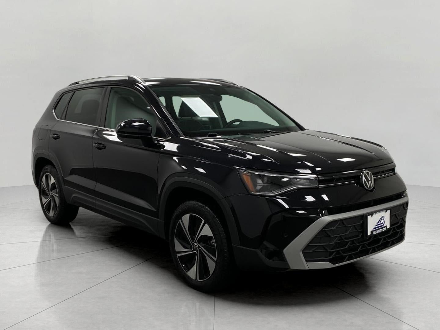 2025 Volkswagen Taos SE 4MOTION
