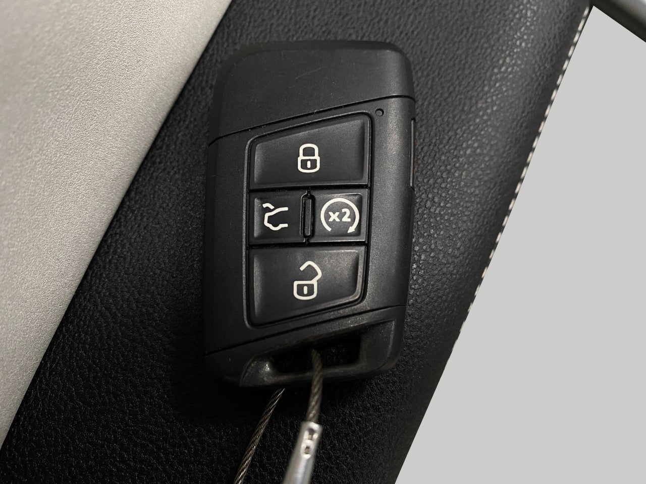 2025 Volkswagen Taos SE 4MOTION