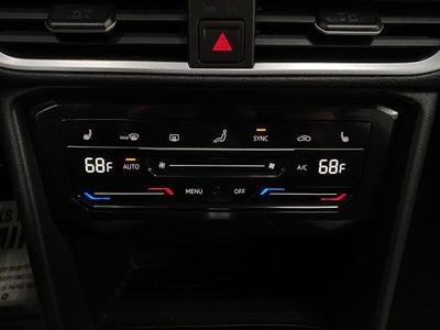 2025 Volkswagen Taos SE 4MOTION