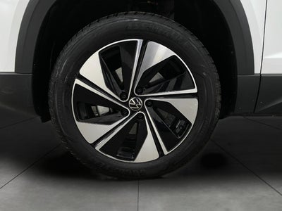 2025 Volkswagen Taos SE 4MOTION
