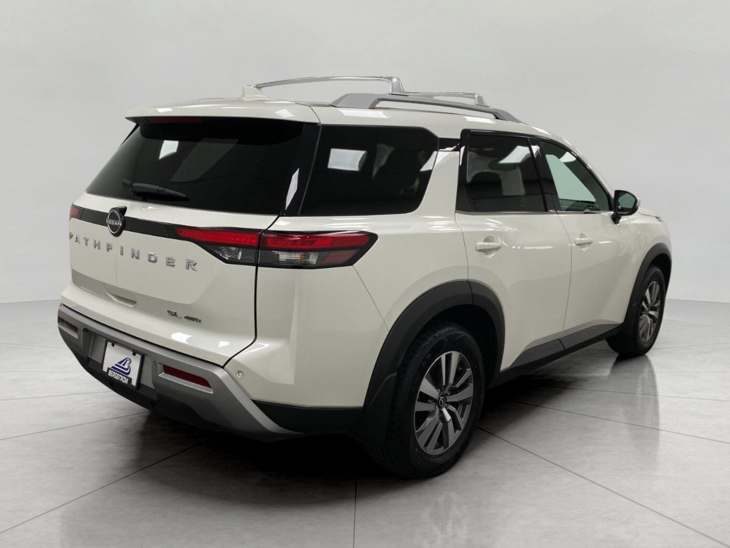 2022 Nissan Pathfinder SL 4WD