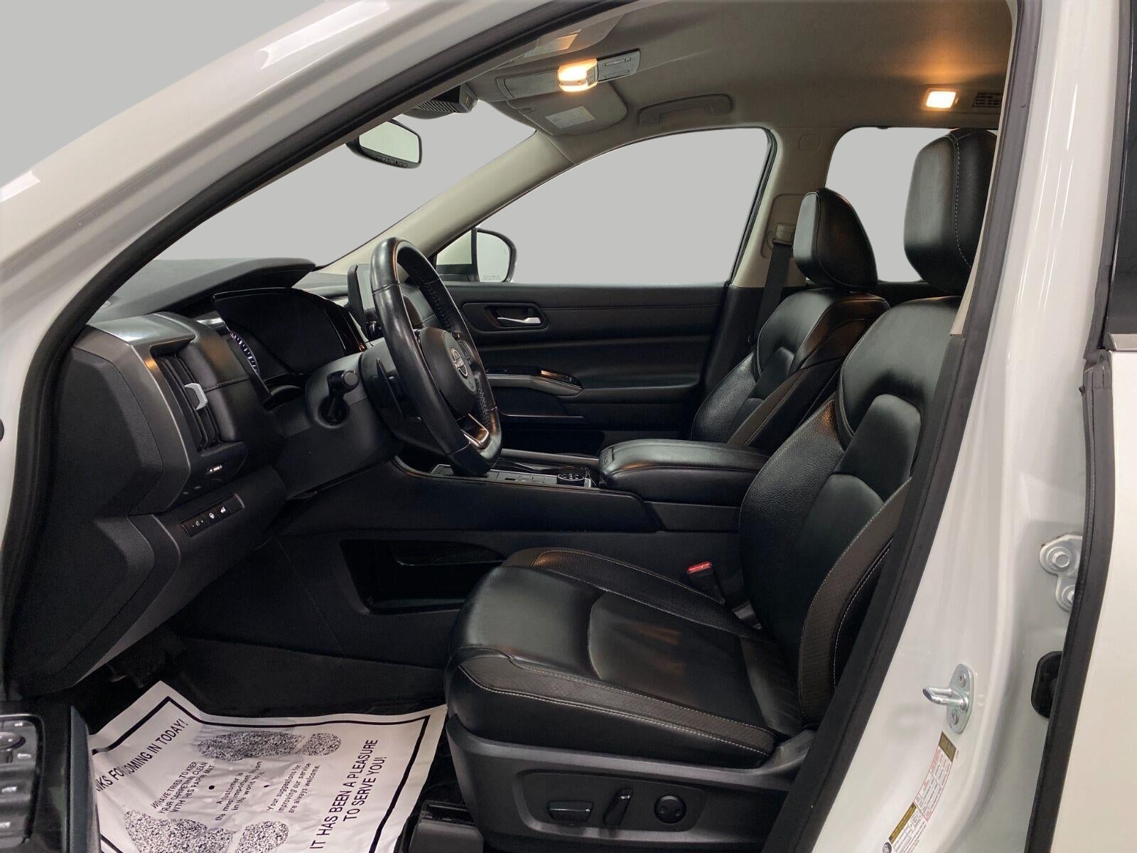 2022 Nissan Pathfinder SL 4WD