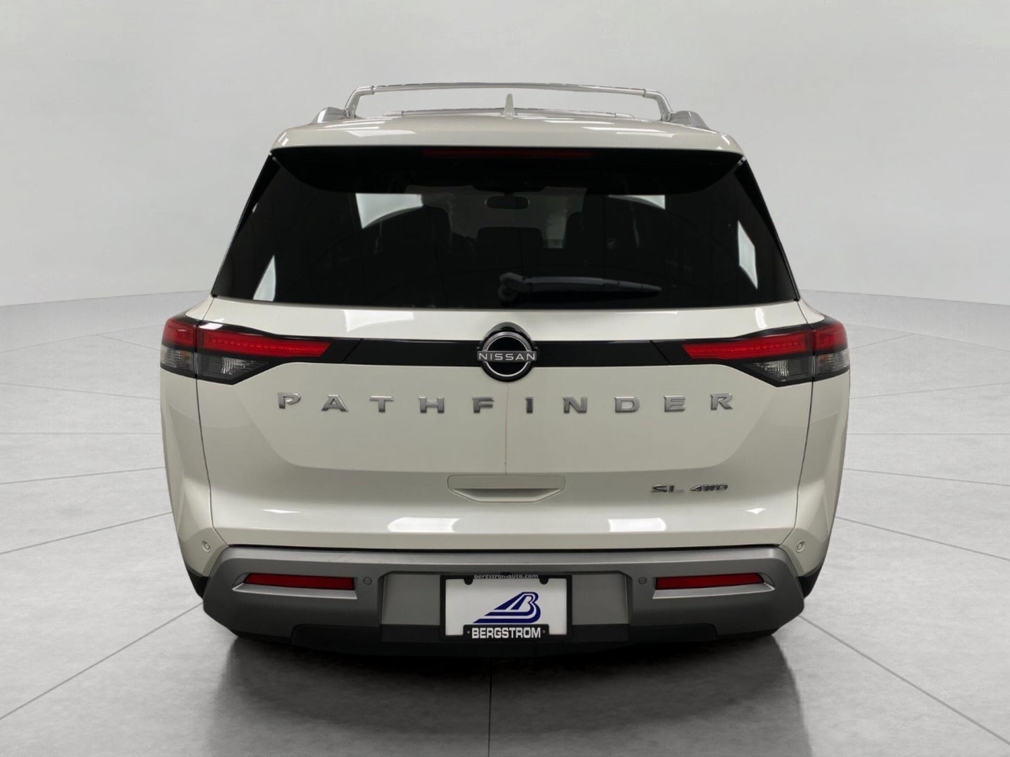 2022 Nissan Pathfinder SL 4WD