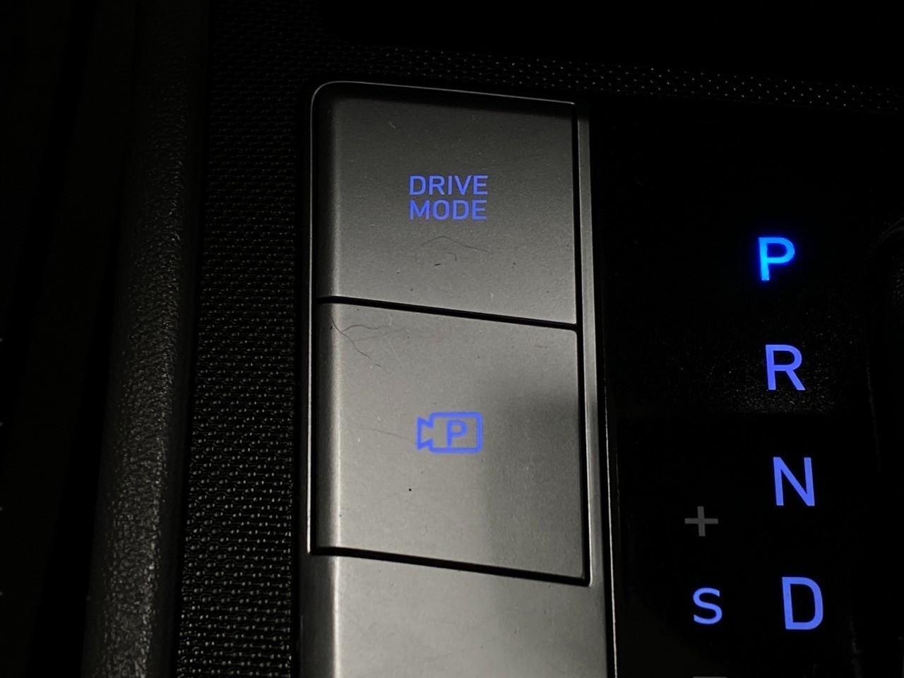 2023 Hyundai Elantra SE IVT