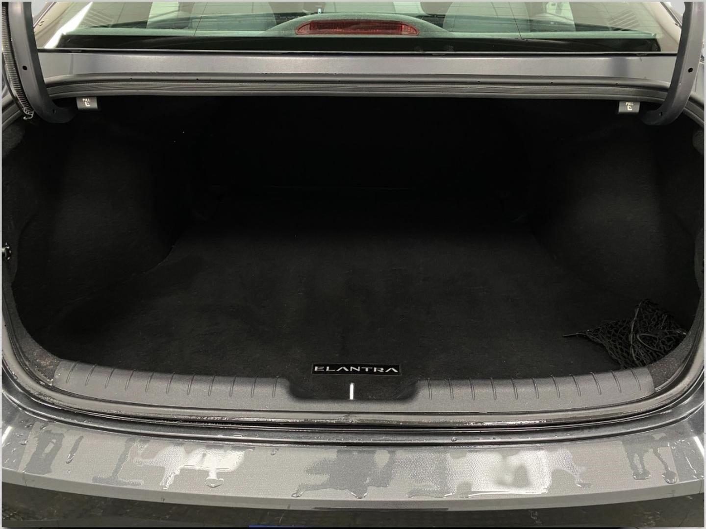 2023 Hyundai Elantra SE IVT