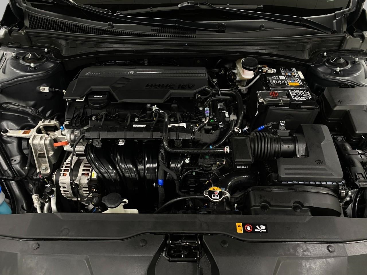 2023 Hyundai Elantra Limited IVT