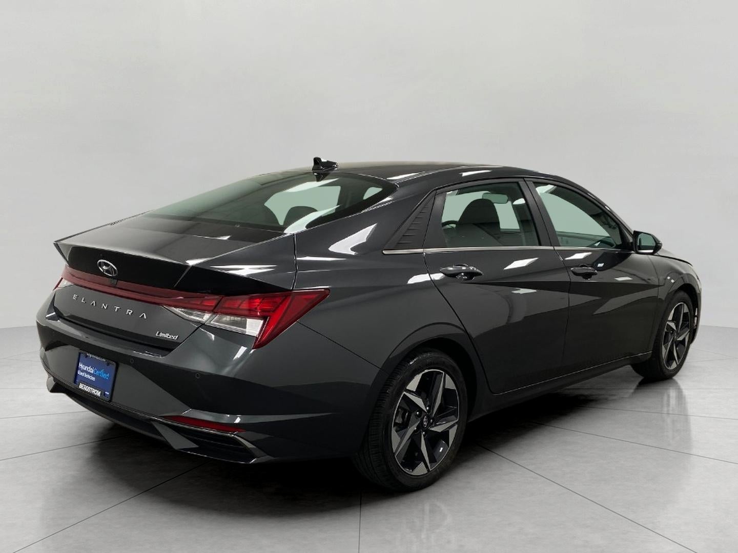 2023 Hyundai Elantra Limited IVT
