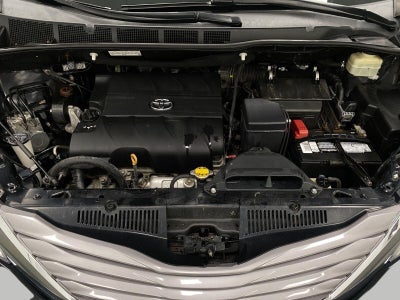 2016 Toyota SIENNA XLE 8-PASSENGER