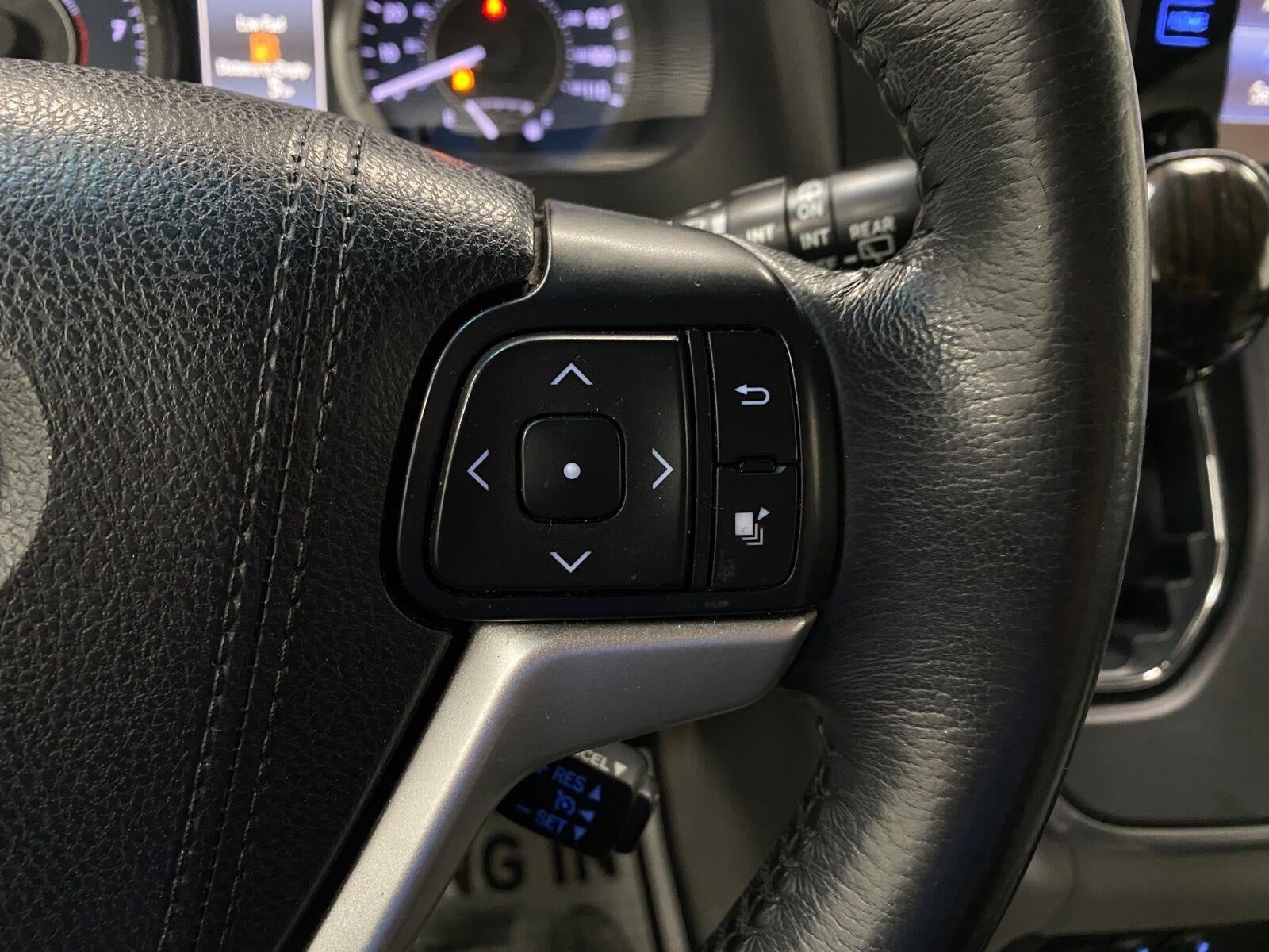 2016 Toyota SIENNA XLE 8-PASSENGER