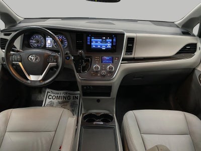 2016 Toyota SIENNA XLE 8-PASSENGER