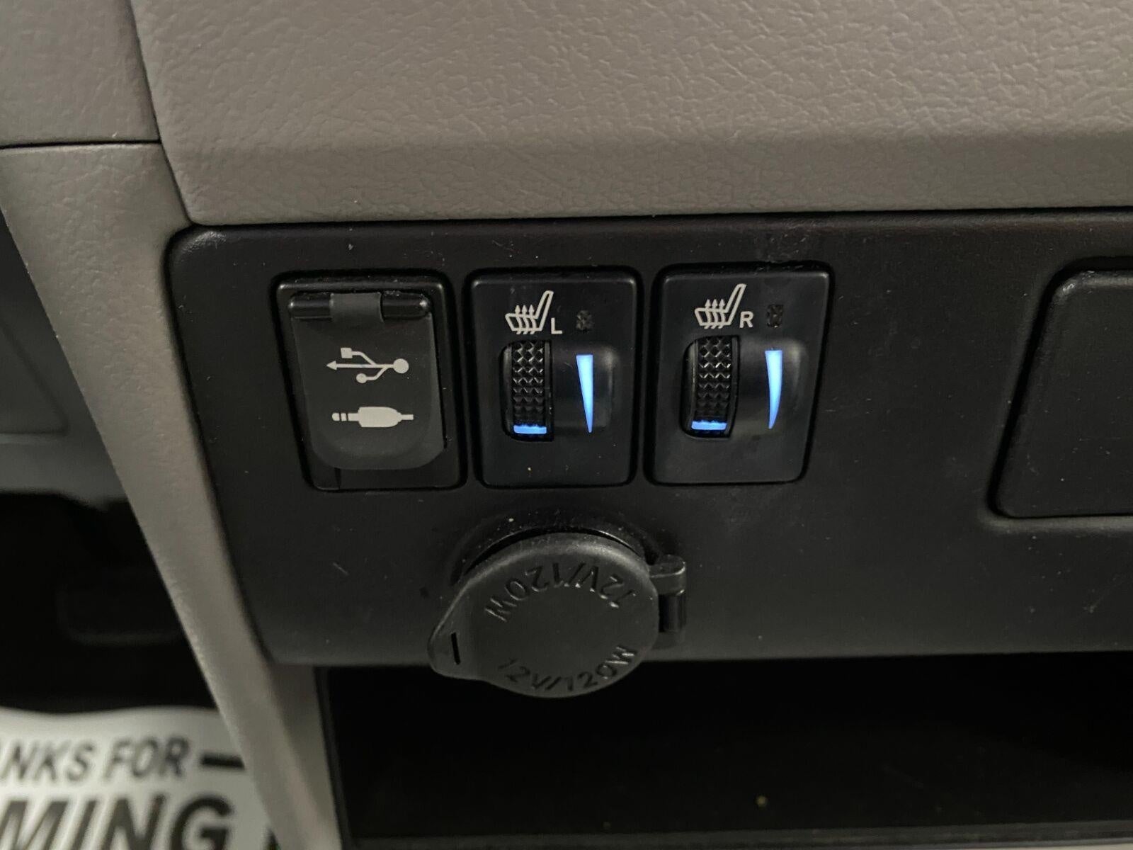 2016 Toyota SIENNA XLE 8-PASSENGER