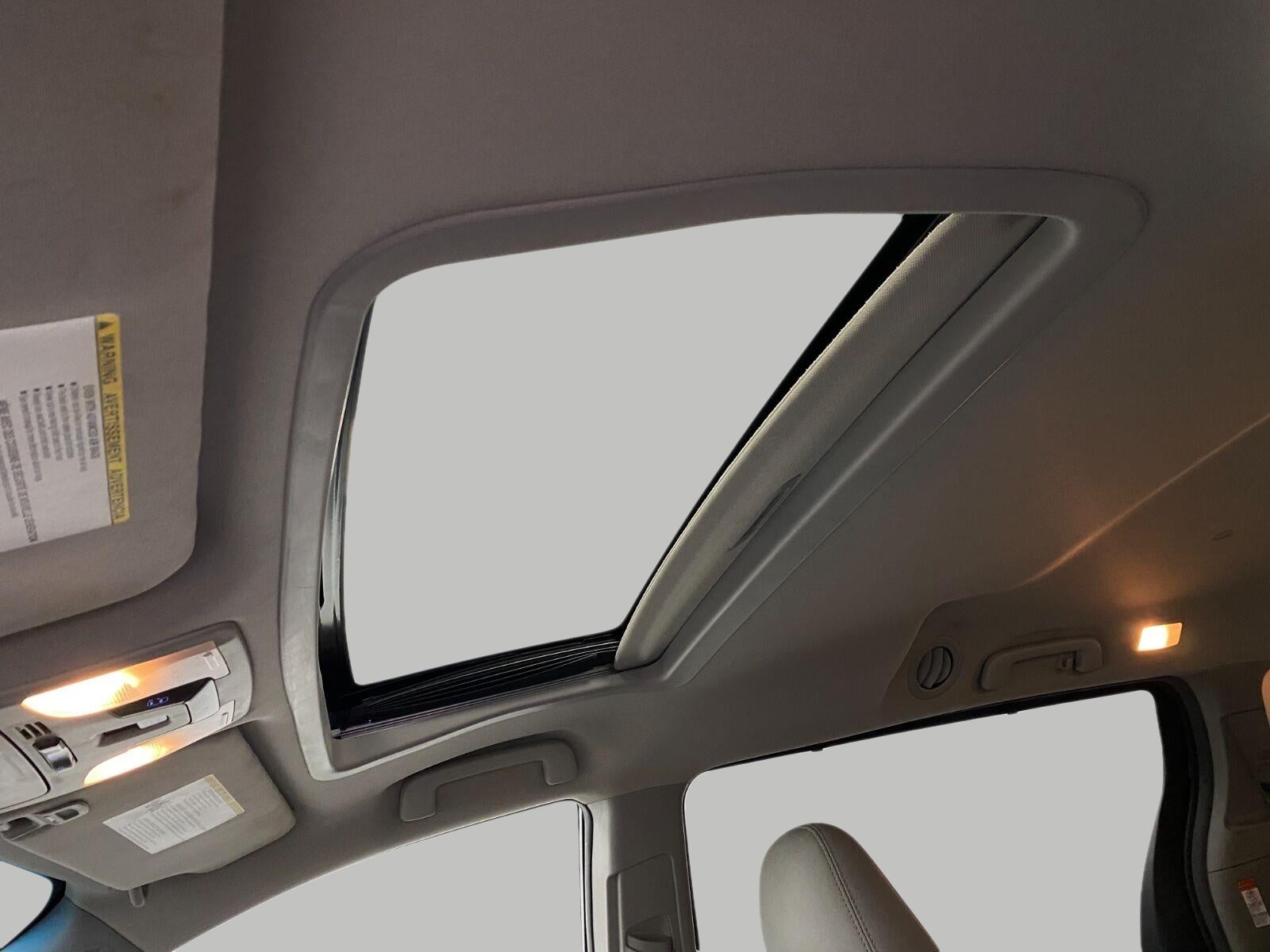 2016 Toyota SIENNA XLE 8-PASSENGER
