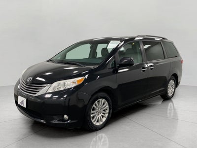 2016 Toyota SIENNA XLE 8-PASSENGER