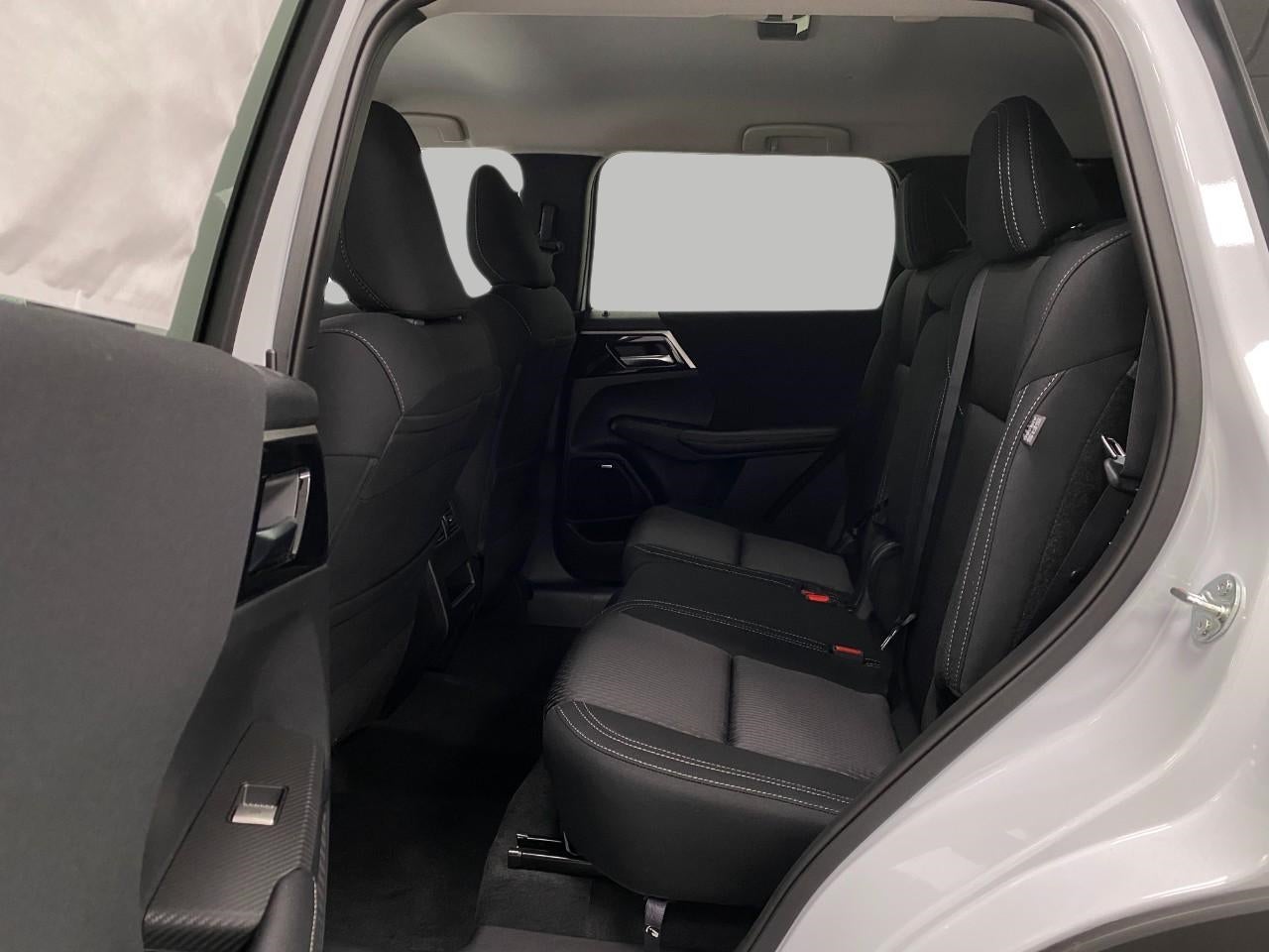 2025 Mitsubishi Outlander ES S-AWC