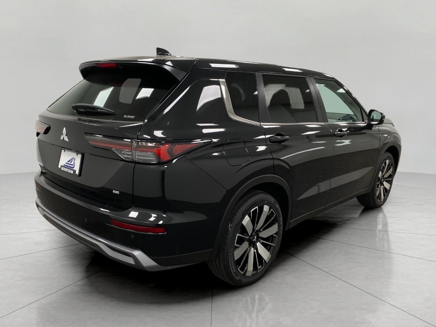 2026 Mitsubishi Outlander SE S-AWC