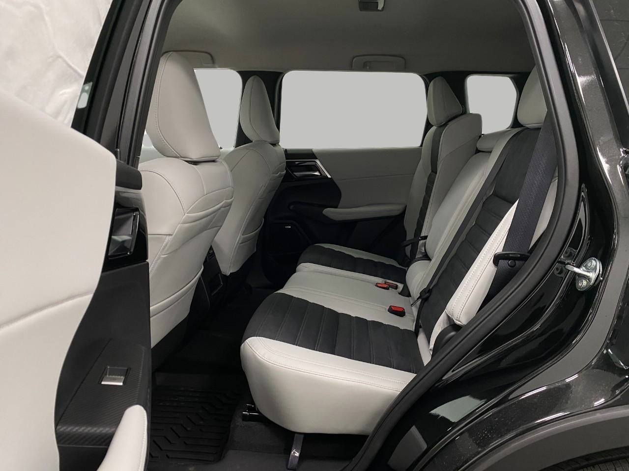 2026 Mitsubishi Outlander SE S-AWC