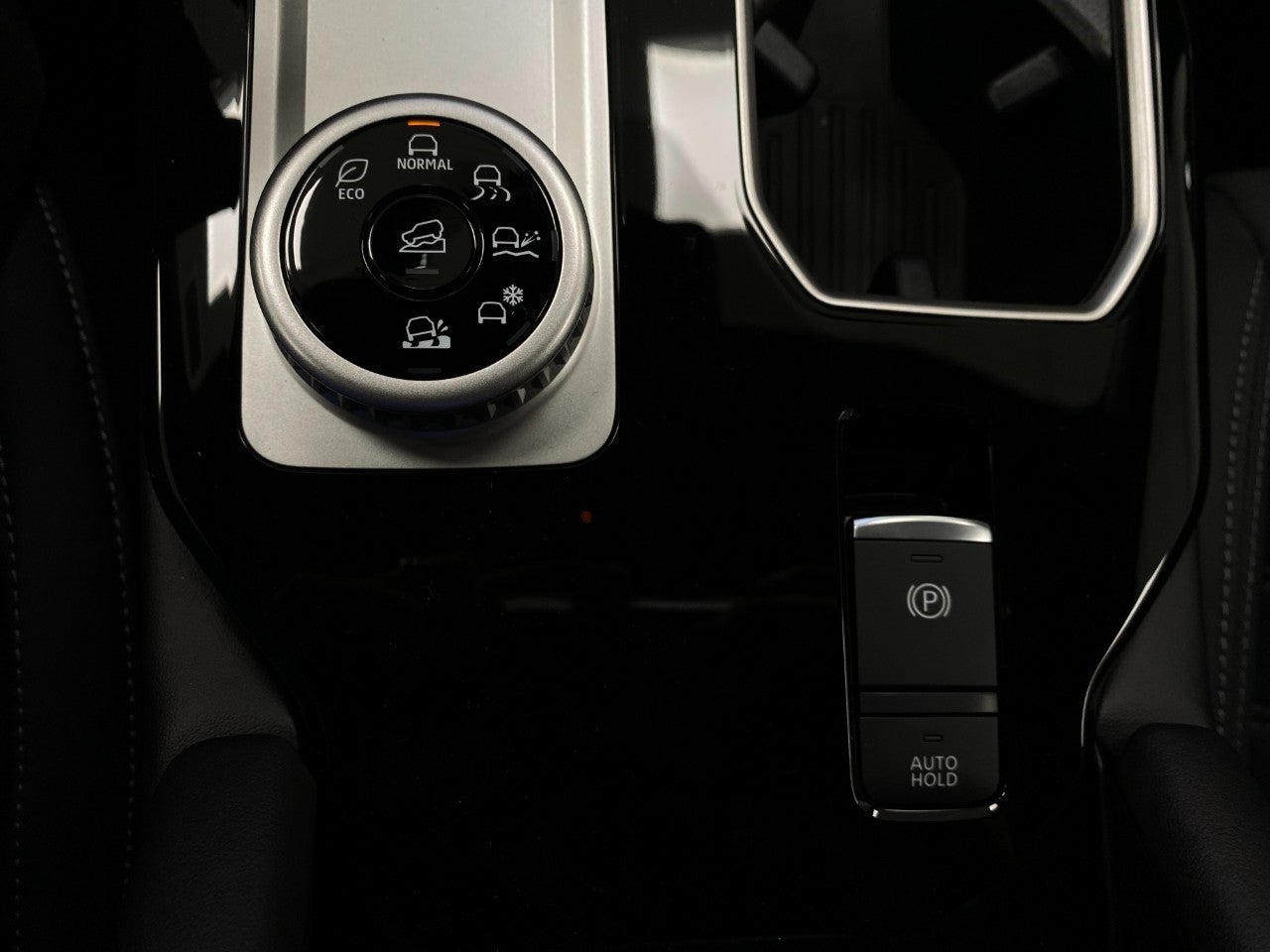 2026 Mitsubishi Outlander LE S-AWC