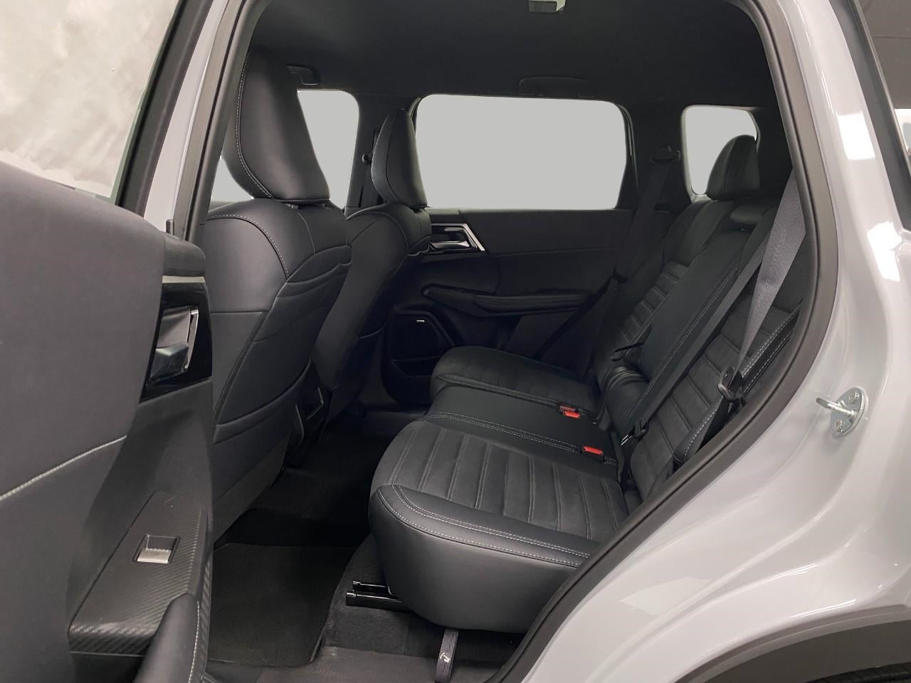 2026 Mitsubishi Outlander LE S-AWC