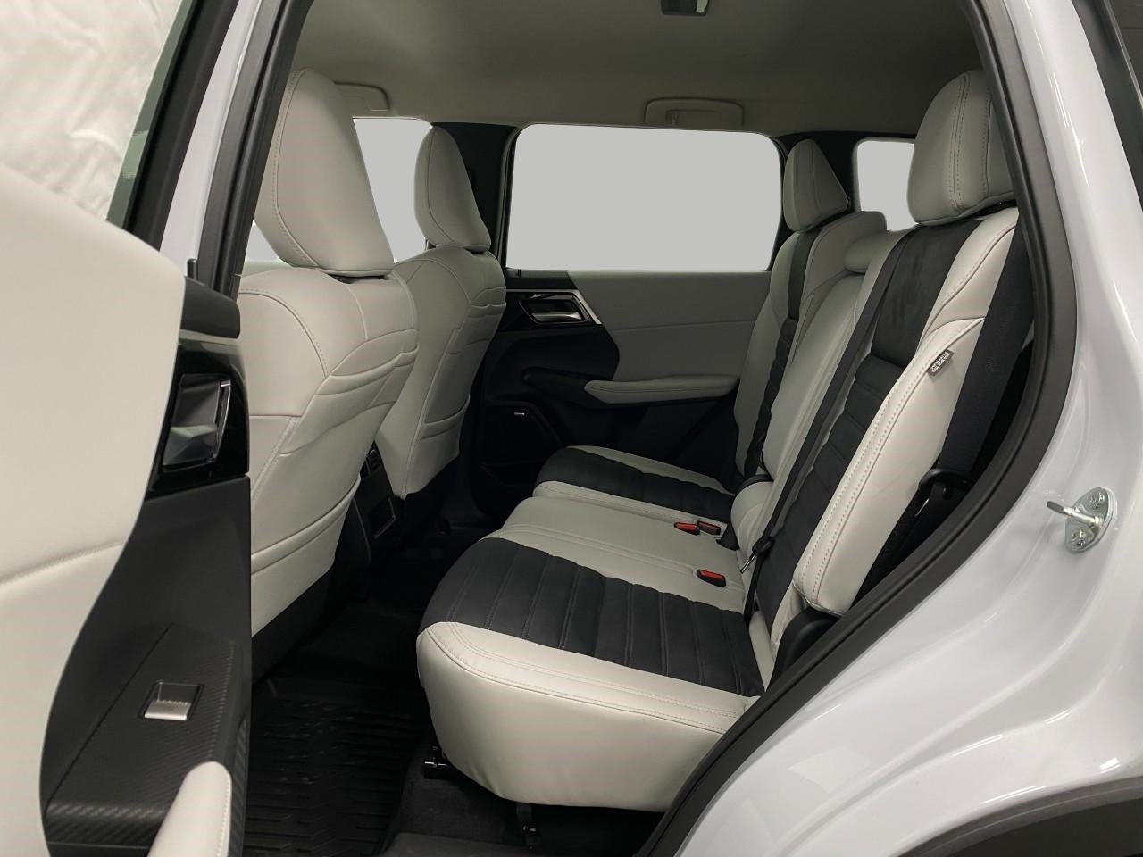 2026 Mitsubishi Outlander SE S-AWC